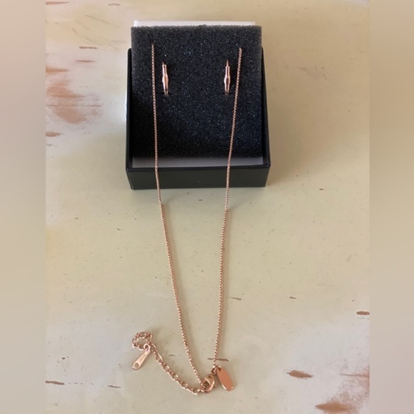 Crystalline Azuria Necklace and Earring Set - Picture 5 of 8